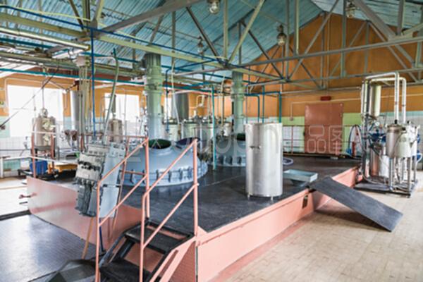 制藥和化學(xué)工業(yè)。工廠制造